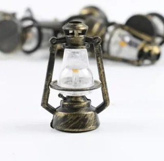 Lampa petrolejová miniatura patina 1/12