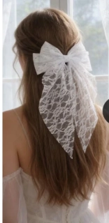 Krajková spona do vlasů na svatbu