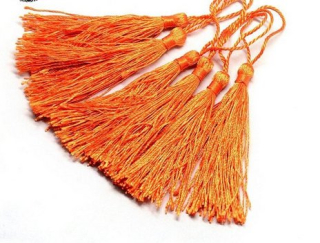 Střapec délka 8 cm oranžová
